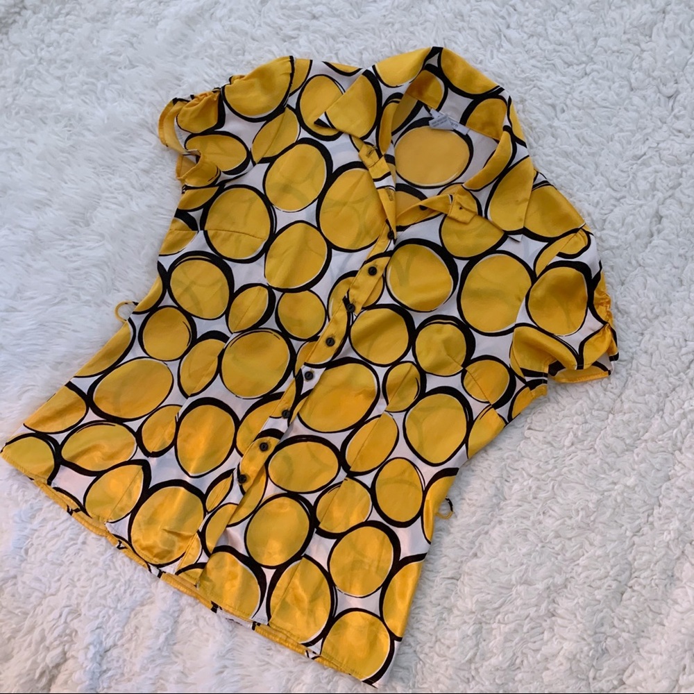 Dressbarn Circle Pattern Short Sleeve Buttondown